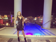 Paris Hilton zniewalająco w czarnej sukni